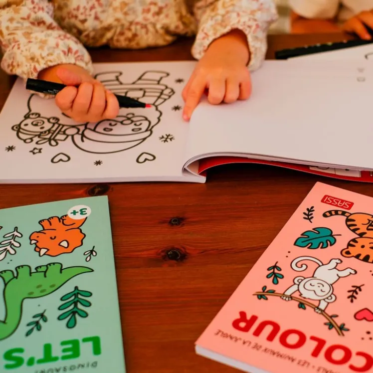 Let's Colour. Dinosauri