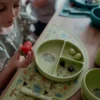 Piatto con ventosa in silicone - Dinosauro Cracky
